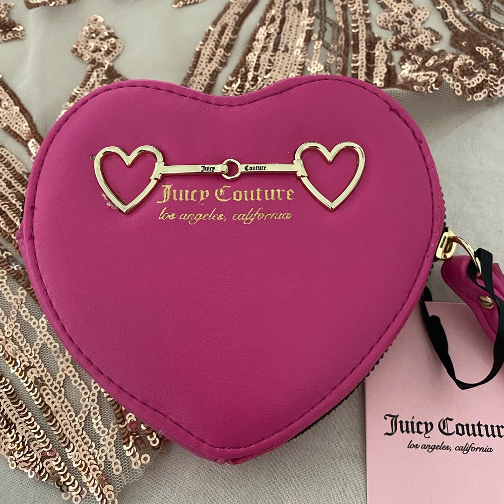 NWT JUICY COUTURE PINK HEART ZIP WRISTLET WALLET.